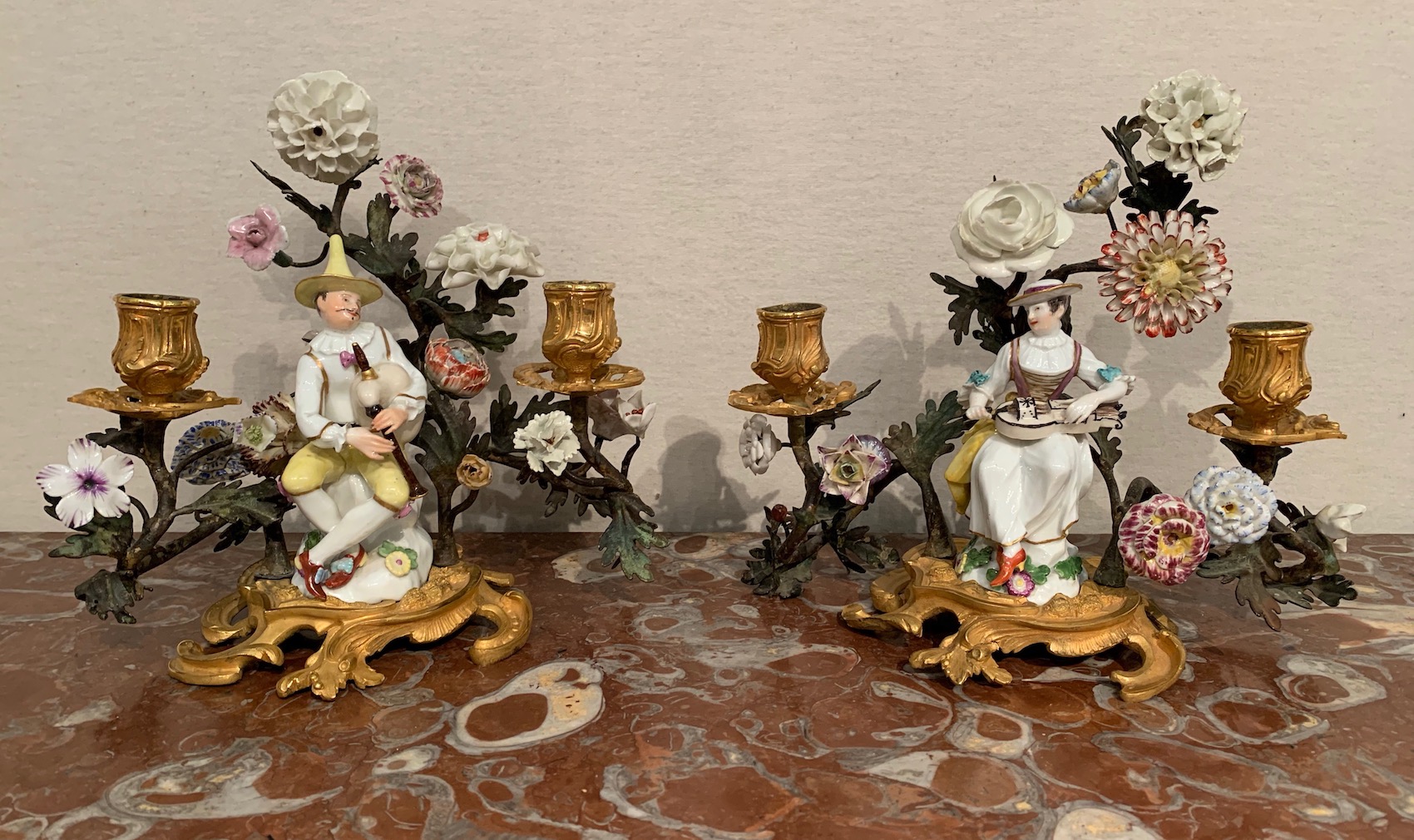 Paire de candélabres en porcelaine de Meissen